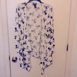 Skull and cross bones cardigan, size XL